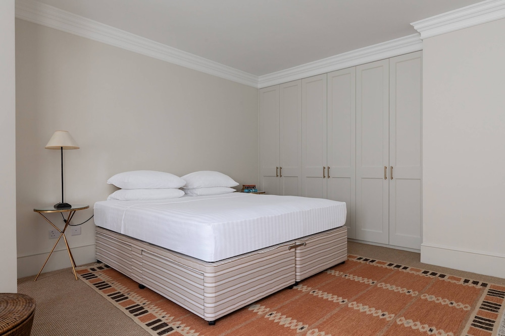 Tite Street IX by Onefinestay