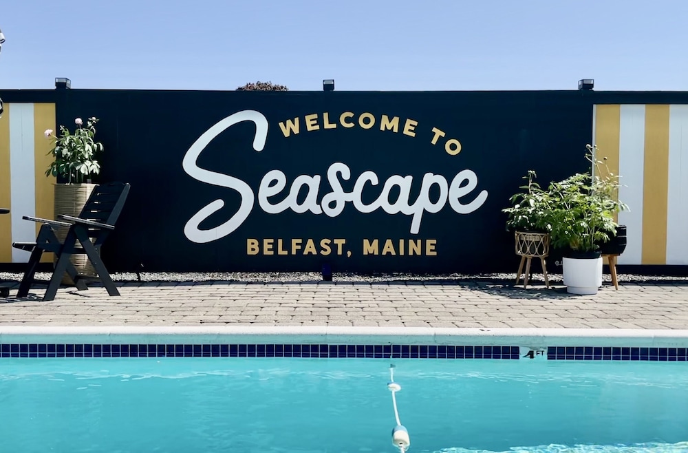 Seascape Motel & Cottages