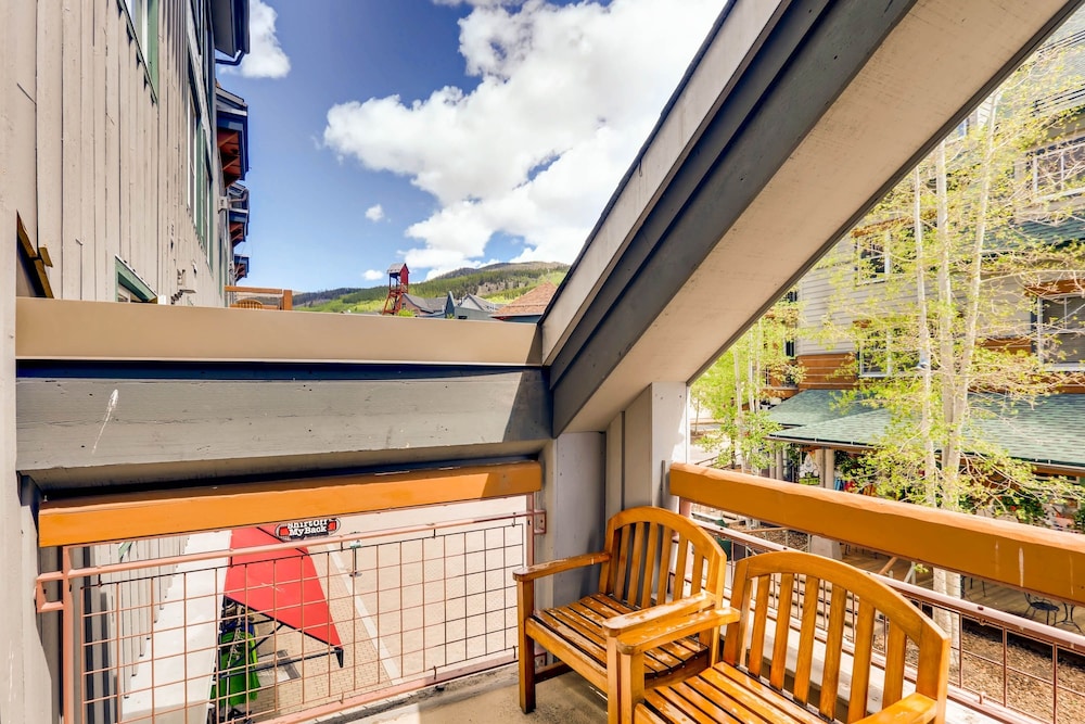 Summit County Vacations - Updated 1br Premier  At Black Bear Lodge- Kids Ski Free 1 Bedroom Condo by RedAwning - Property Image 11
