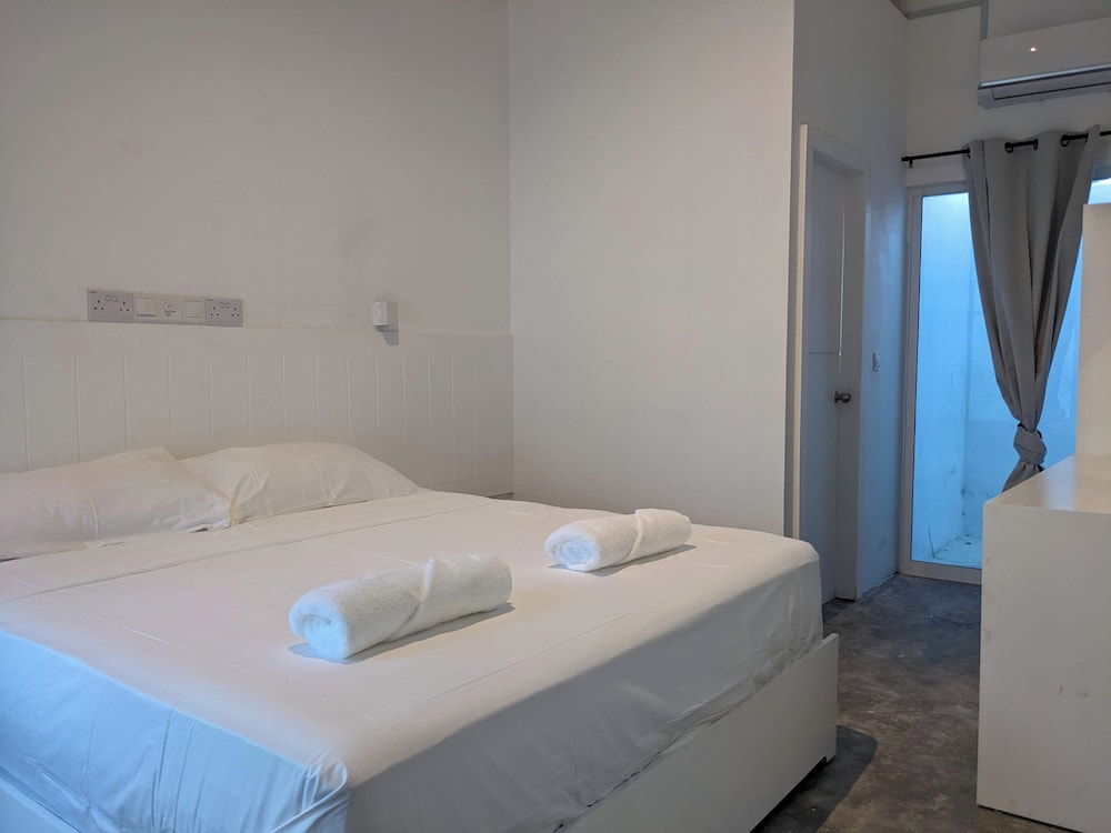 Avi Guesthouse
