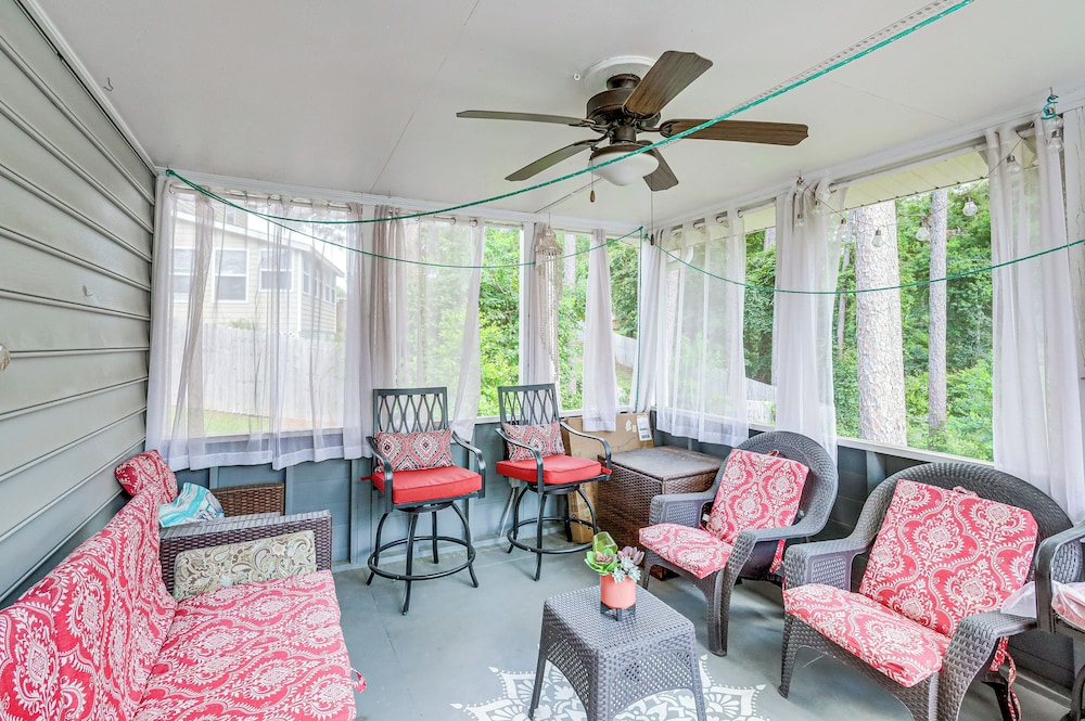 Pool & Tennis Court Access: Home in Warner Robins