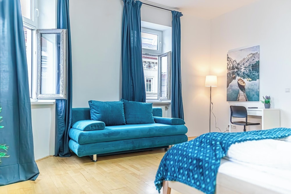 Budget 2BR Apt Near Wiener Stadthalle