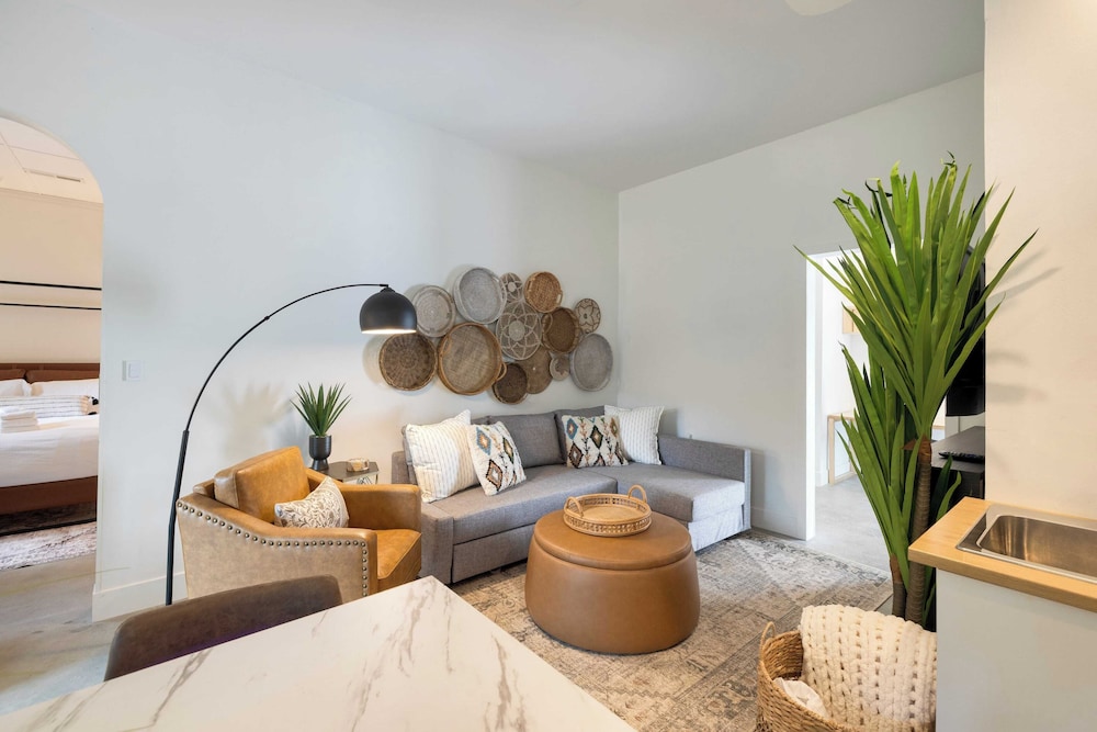 Arsenal Buyout by Avantstay 2 Homes Near Sullivans Island w/ Outdoor Dining