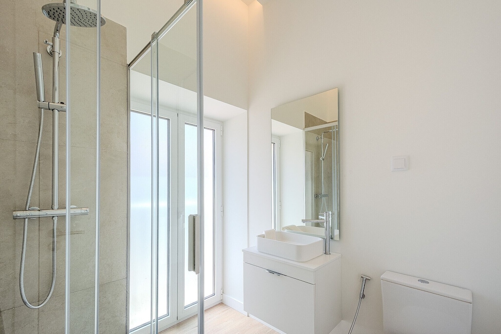 Downtown 1 Bedroom Apartment E