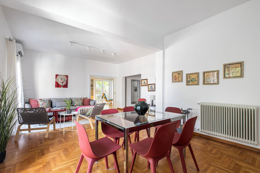 Artsi - 3BR Apt w Balcony in Athens