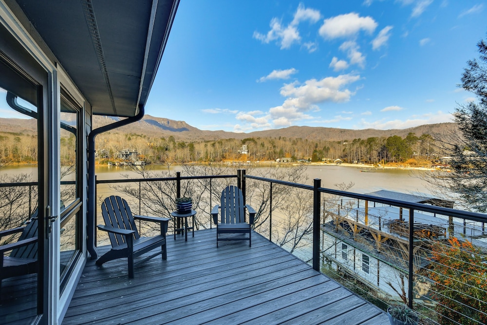 Hot Tub & Lakefront Deck: Cabin in Blue Ridge Mtns