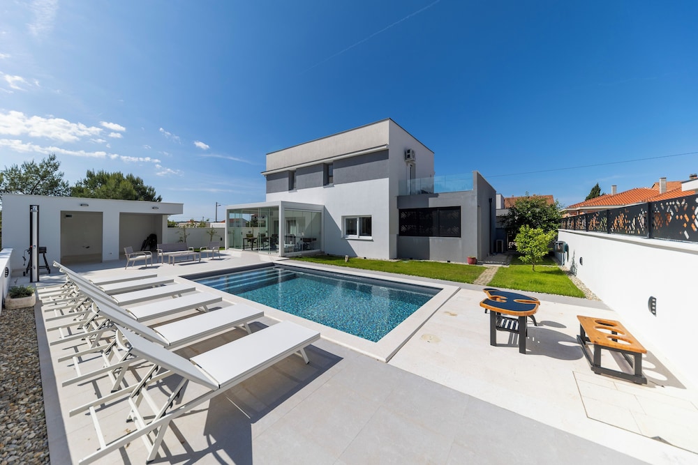 Alba Family Home