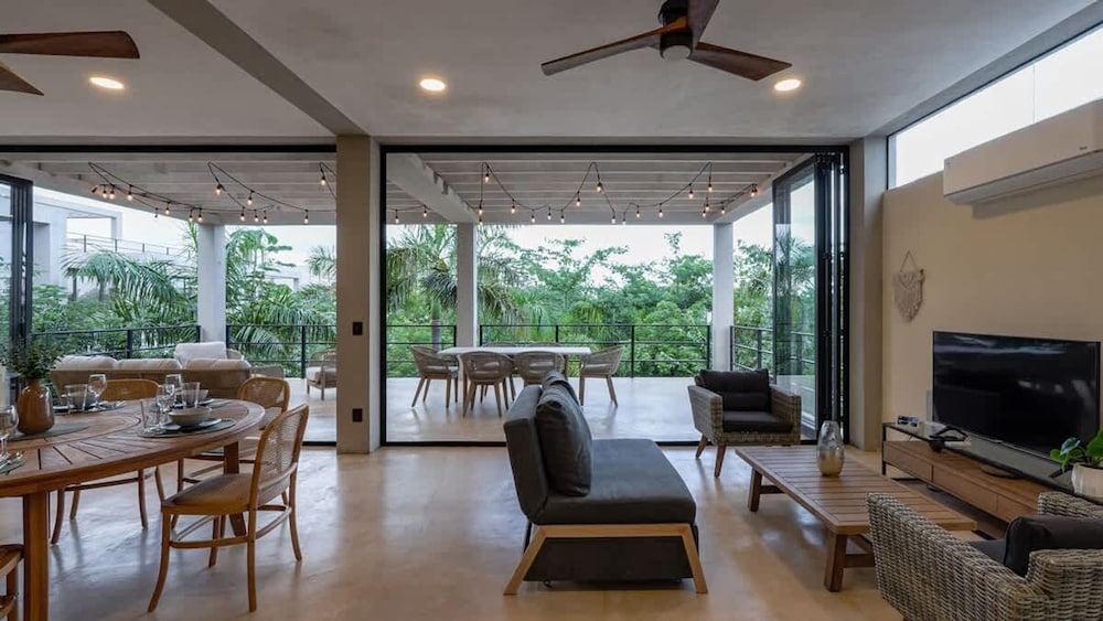 Luxury Penthouse w Private Pool Stunning Views