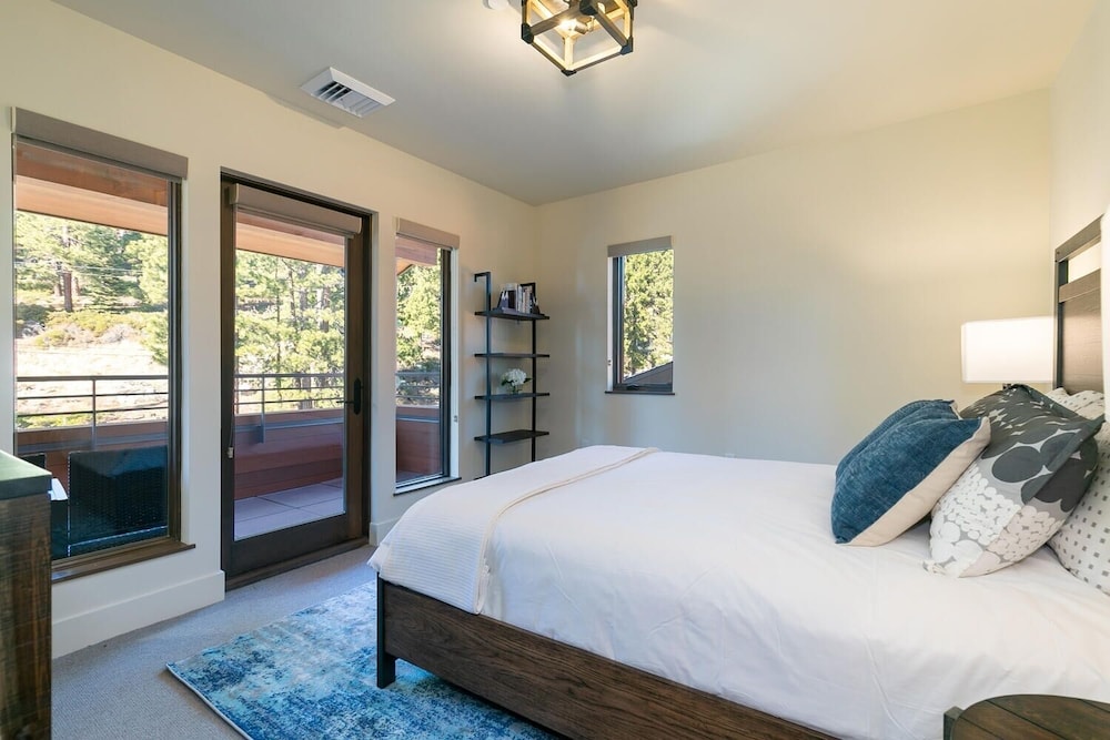 Crystal Bay Penthouse 301 3 Bedroom Condo