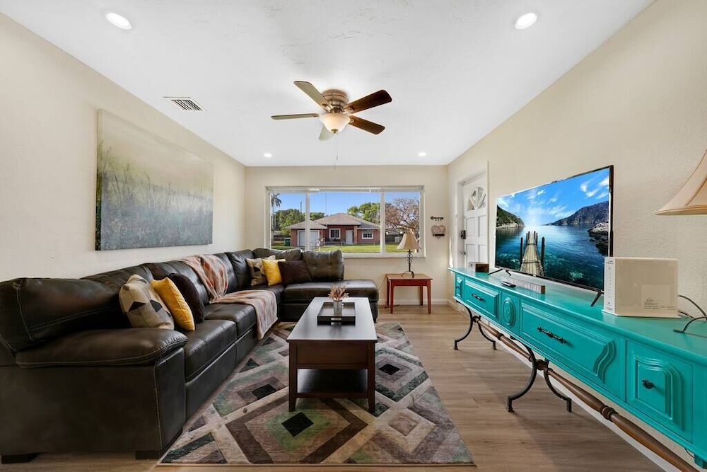 Fort Lauderdale Vacations - Yellow House in Davie - Property Image 9