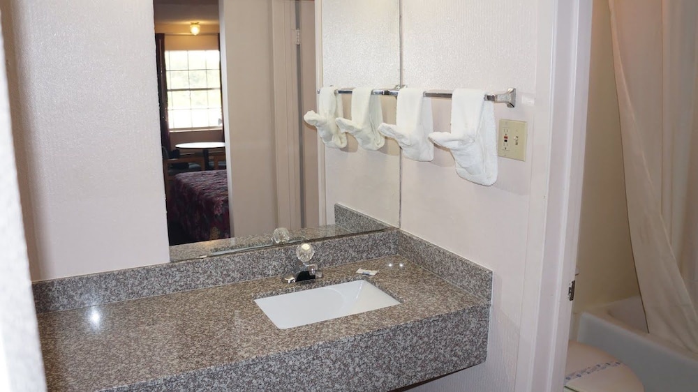 Travelers Inn