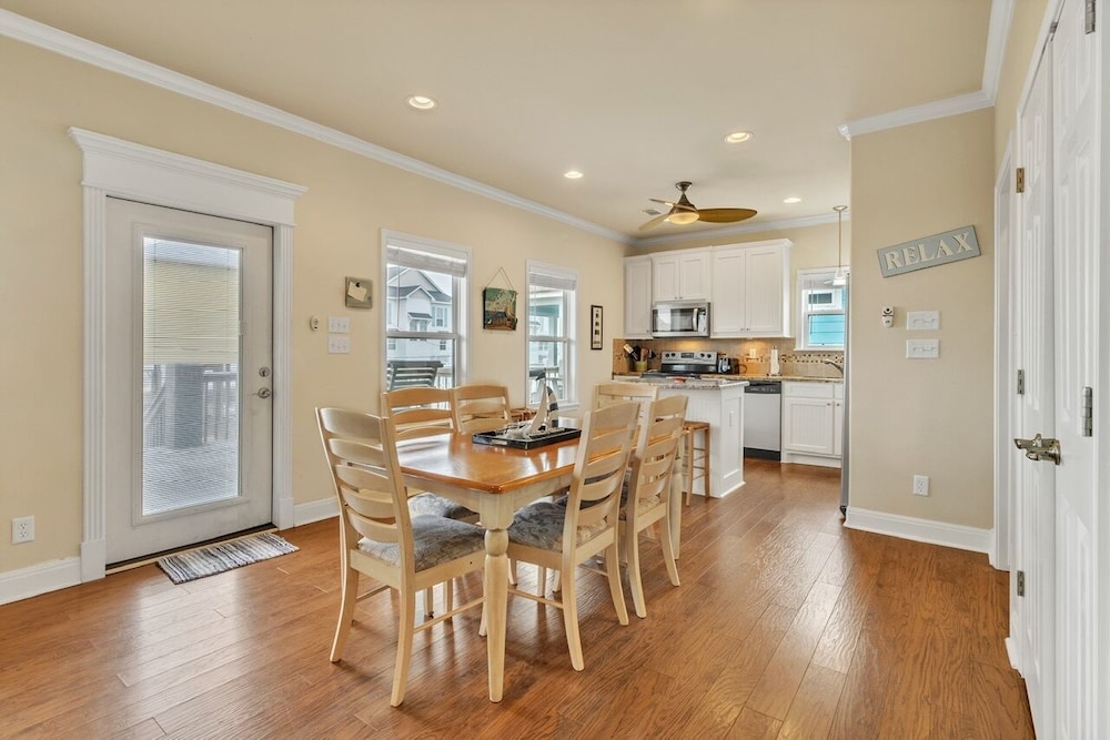 Sea Song 2 Bedroom Home by RedAwning