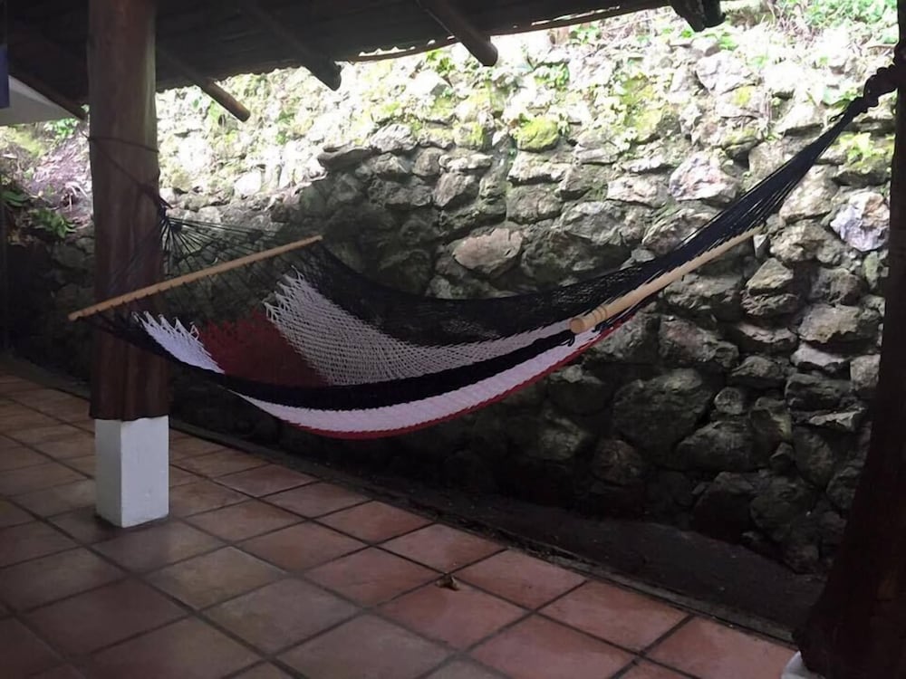 Manuel Antonio Hostel Resort