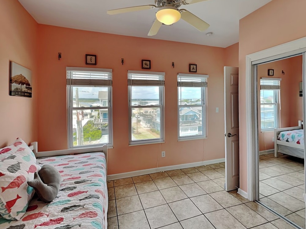 Sunshiny Daze by Topsail Realty