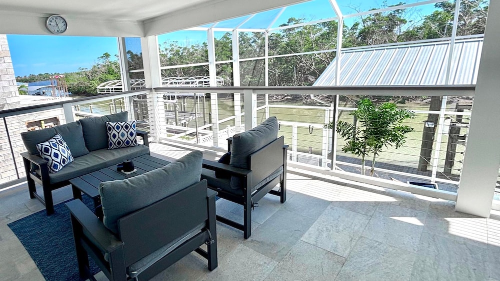 Tropical Hideaway in Fort Myers Beach