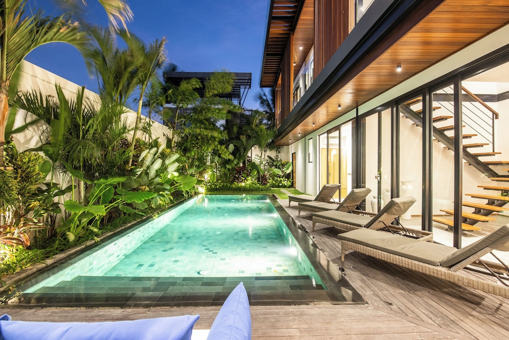 Elegant 5BR Villa Retreat Steps From Canggu Beach