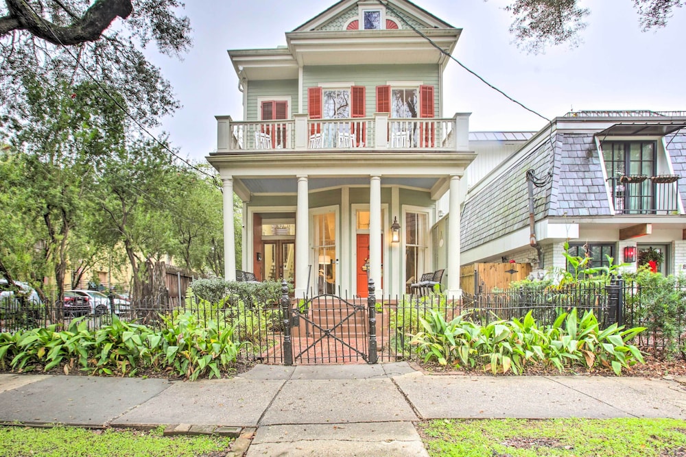 Inviting Uptown New Orleans Apt: Perfect Location!