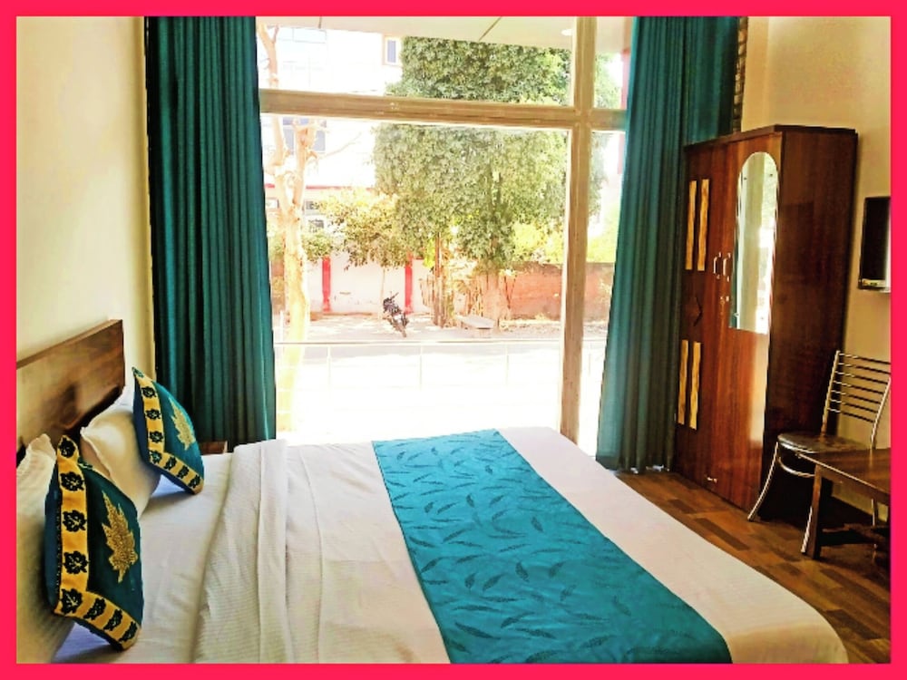 Hotel The NV Grand Palace Vrindavan