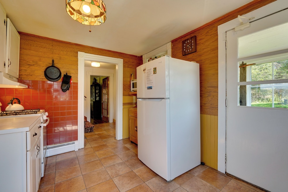'john's Farmhouse in Mount Snow' on 120 Acres!