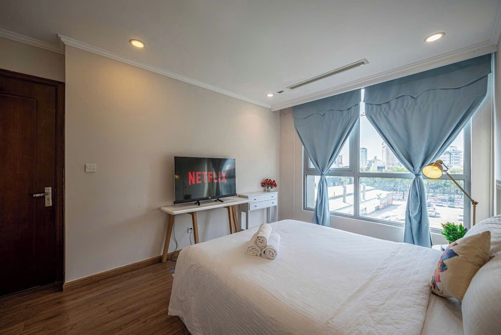 Apartment Landmark 81 by Urban Home