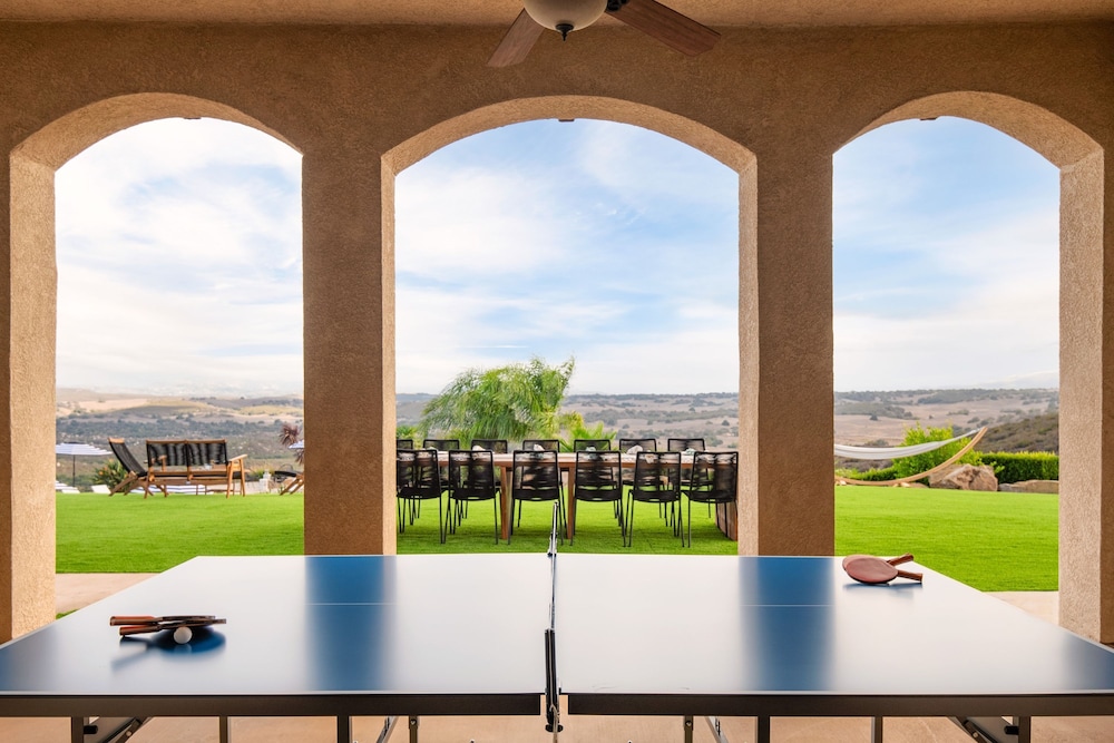 Colina by Avantstay Secluded Mountain Top Oasis w Pool Hot Tub Putting Green
