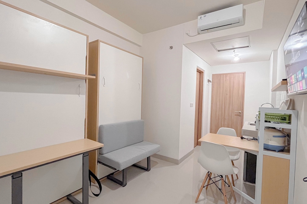 White Style Studio (No Kitchen) Apartment Bandaraya - Tallasa City Makassar
