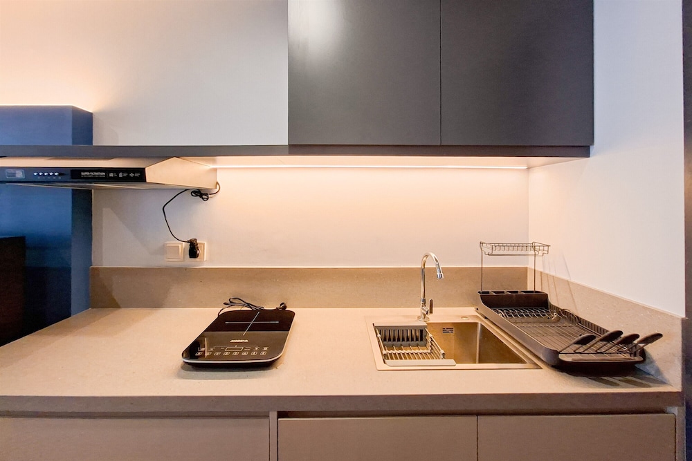 1Br Near Alam Sutera Mall At Collins Boulevard Apartment