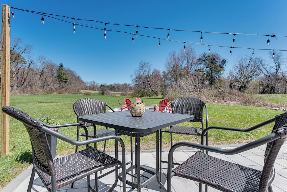 Beautiful Eliot Retreat w/ Fire Pit Game Room! - Property Image 13