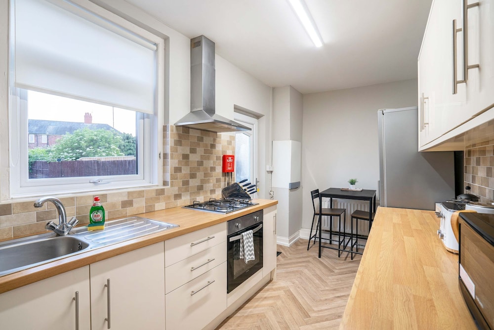 Comfy 3bed House-parking-garden