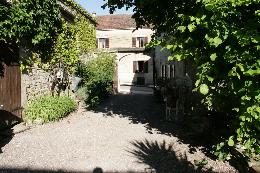 Photo 33