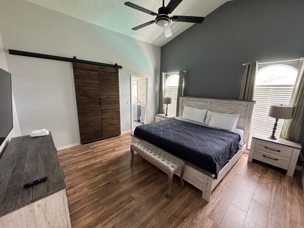 Beach Bums Villa 3 Bedroom Home