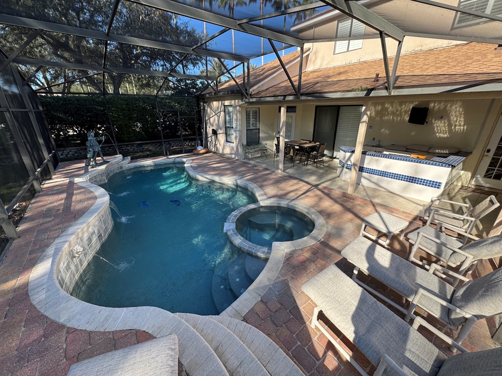 Southern Comfort on Hampton Lakes - The Ultimate Luxury Retreat! - Image 1