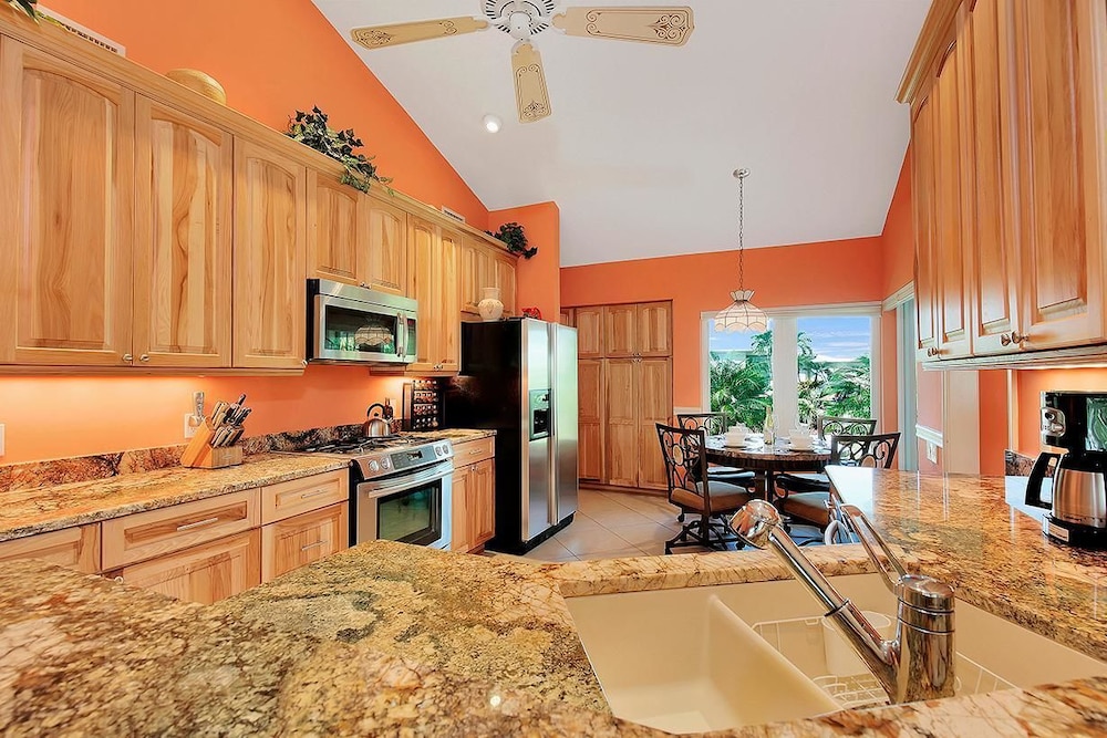 WH1074 3 Bedroom Holiday Home by Marco Naples Vacation Homes