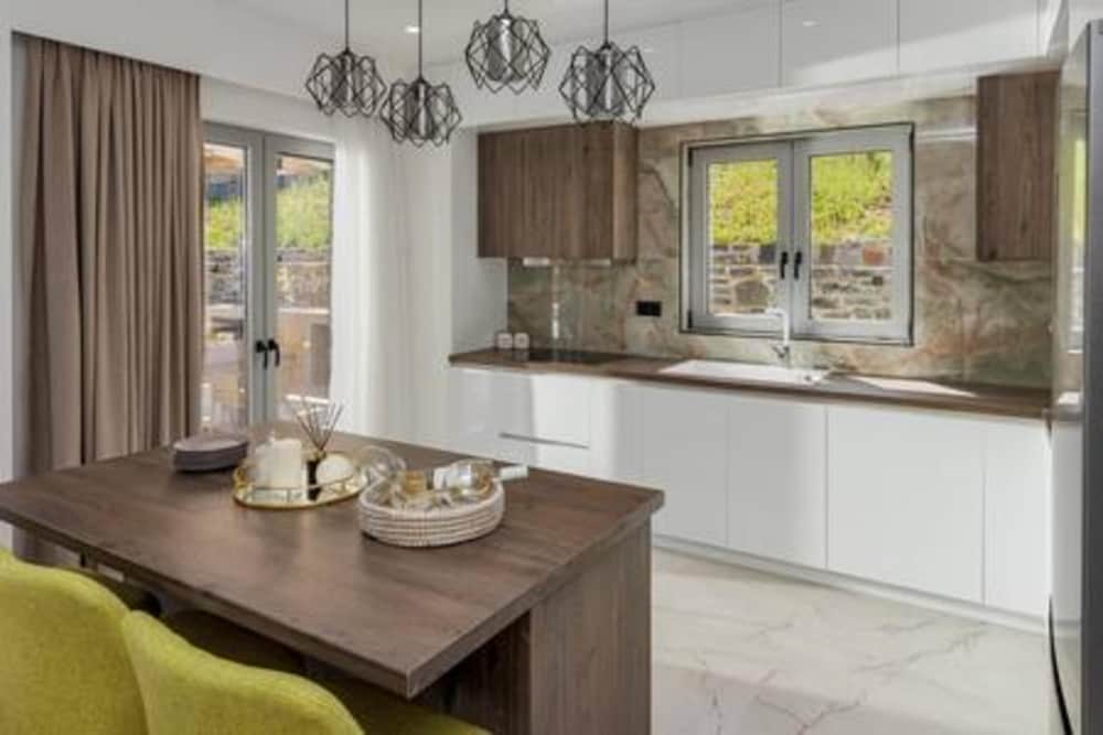 Sunny Drops Villa White by Estia