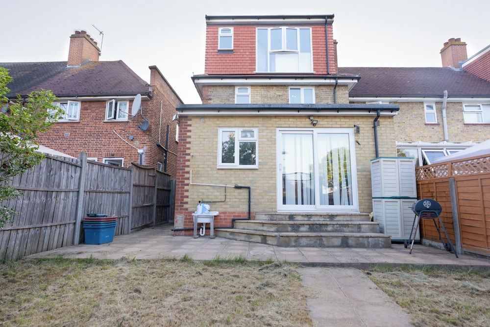 D'luxe 5-bed House - Sleeps 12 & Private Parking