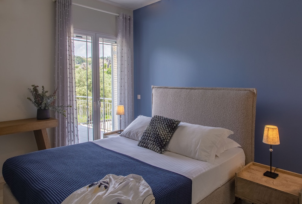 Malibu Studios & Apartments