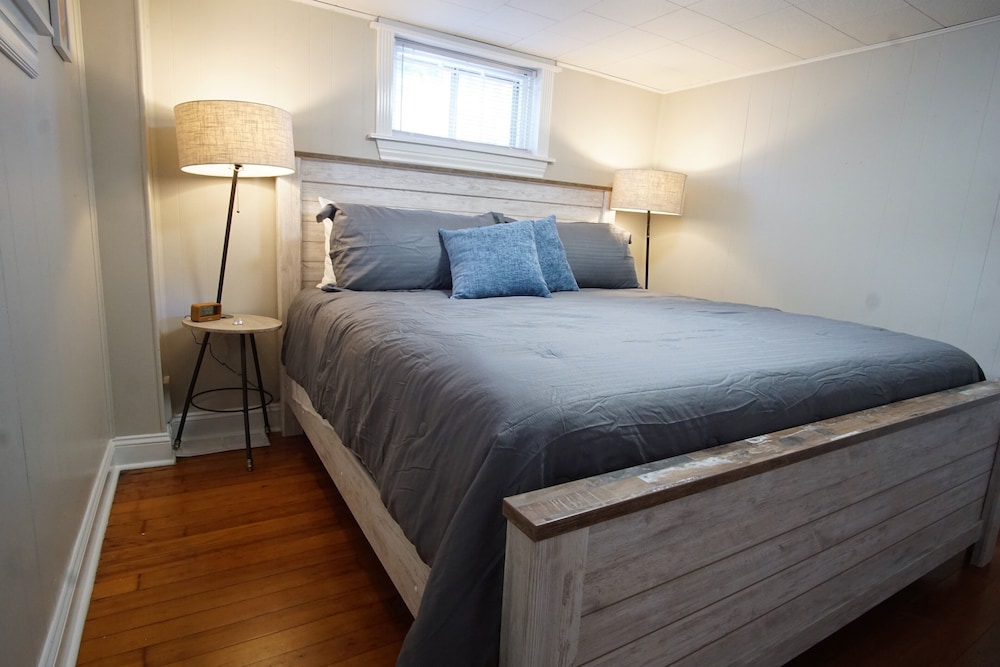 UNC Hideaway King Beds, Backyard & Bicycles