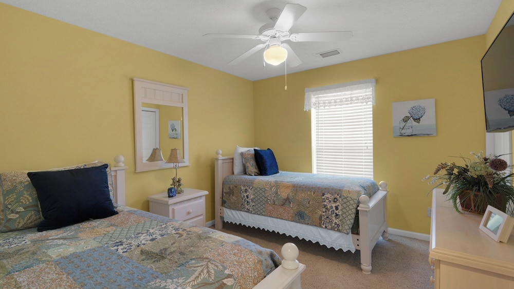 Classic Beach Retreat Just a Minute From the Beach Access in Seacrest on 30A view 4