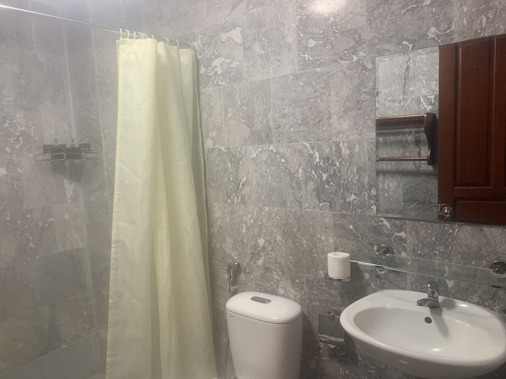 Central Beach Hotel - Hostel