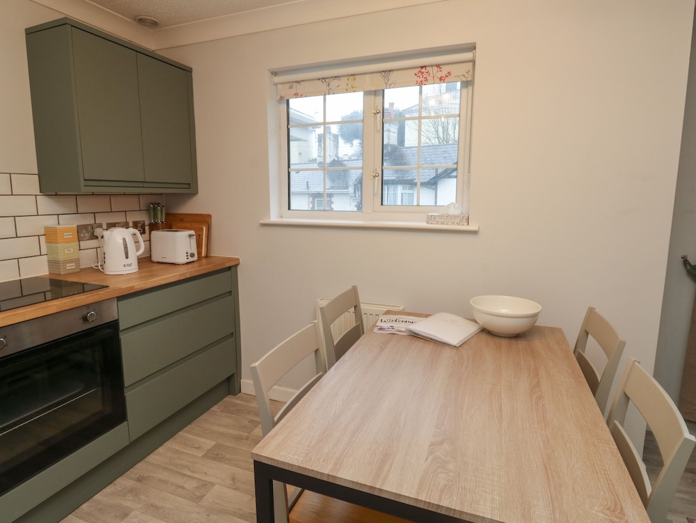1 Ilsham Cottages