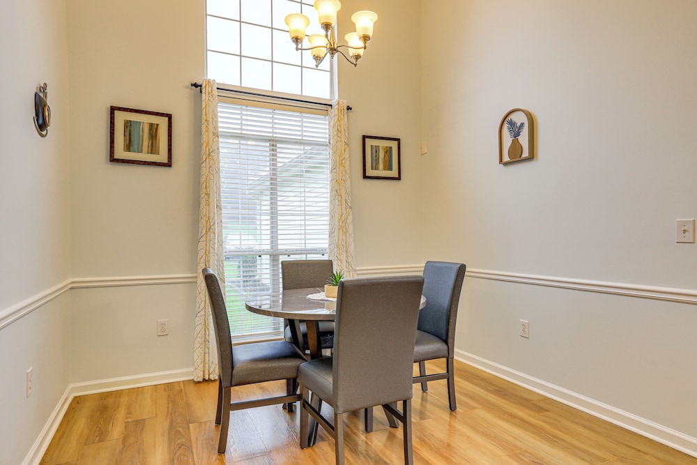 7 Mi to Dtwn Covington: Bright Home w/ Deck & Yard