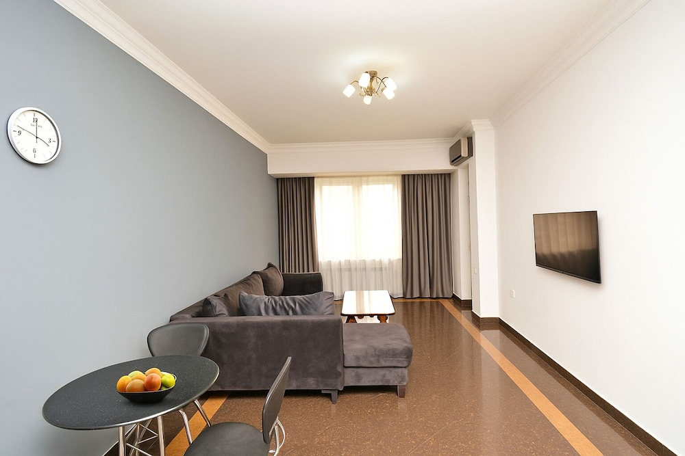 Apartments by Luxe Group BU944