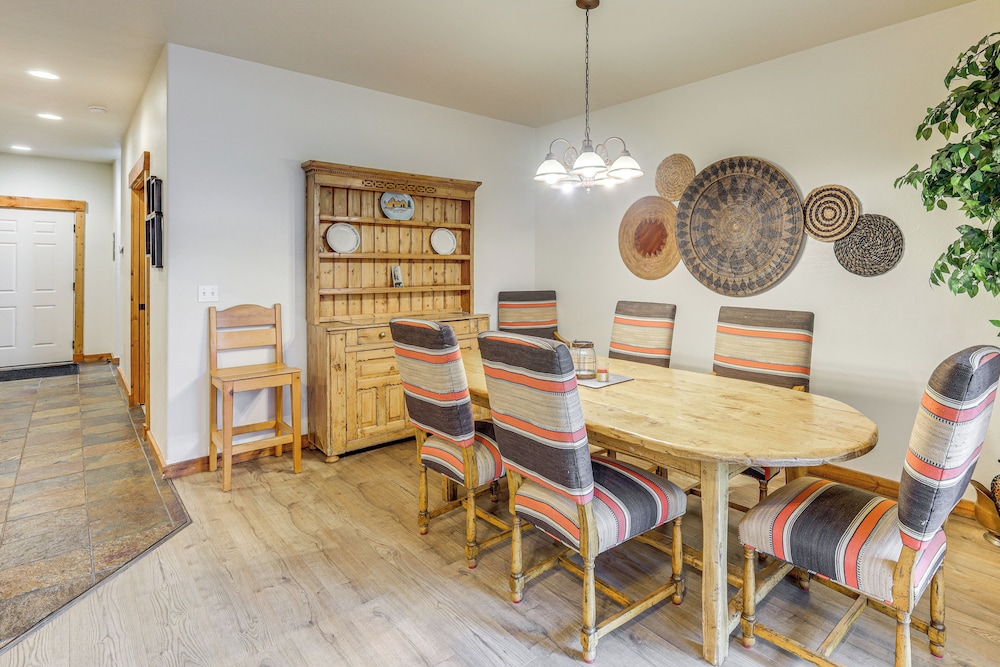 1 Mi to Ponderosa State Park: Condo w/ Pool Access