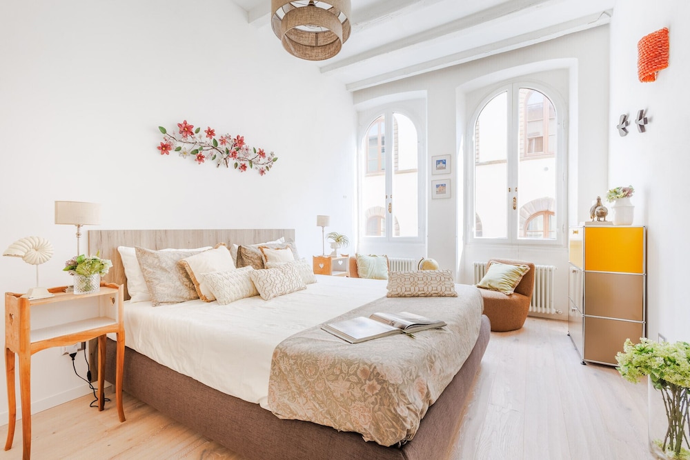 Casa Joyce in Lucca With 1 Bedrooms and 1 Bathrooms