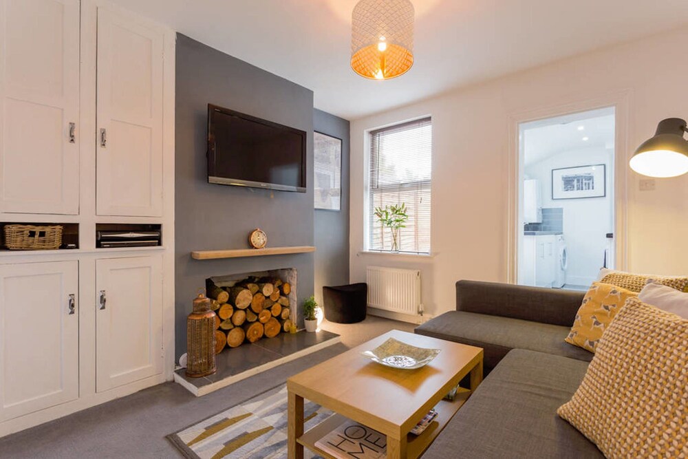 Ashton House, Luton - inhabit short stays