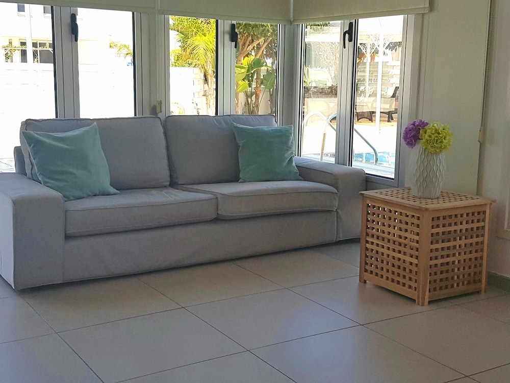 Colonial Beach Villa