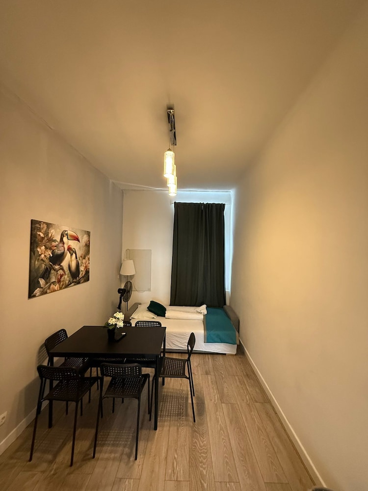 Simple 2BR Near Westbahnhof Station