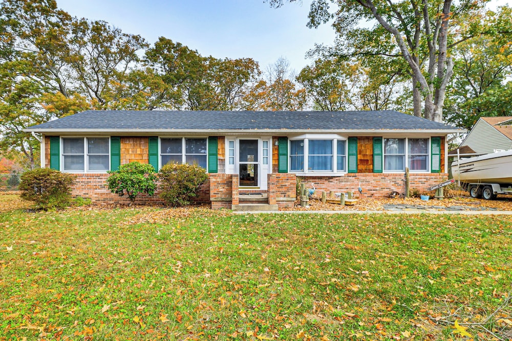 Screened Patio, Deck & Grill: Saint Inigoes Home!