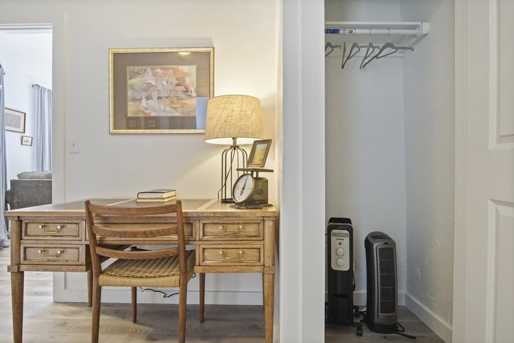 Oklahoma City Vacations - 3-story 6-bedroom 4 Bathrooms 3min-asian Dist - Property Image 63