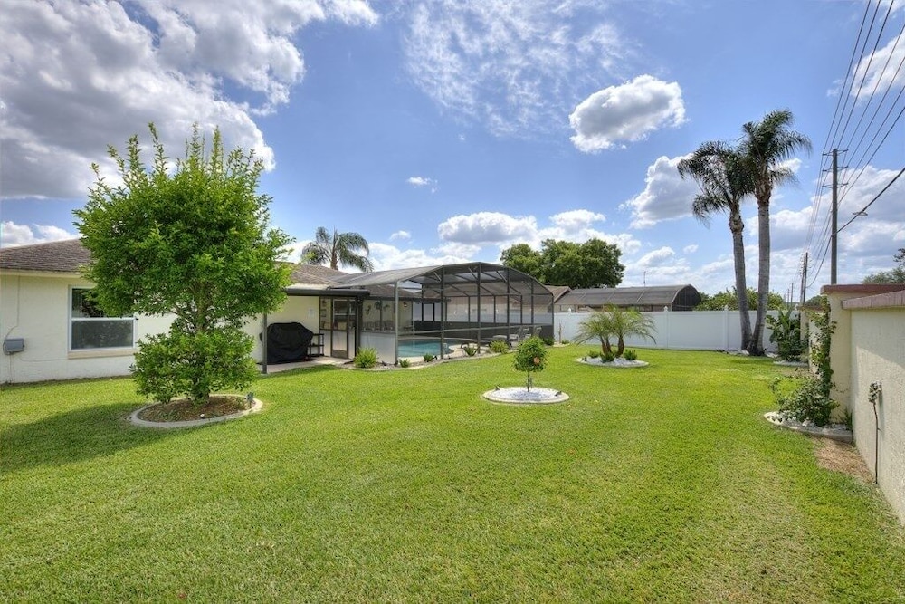 Relaxing Indian Ridge Home W/ Pool, Near Disney & More 4 Bedroom Villa